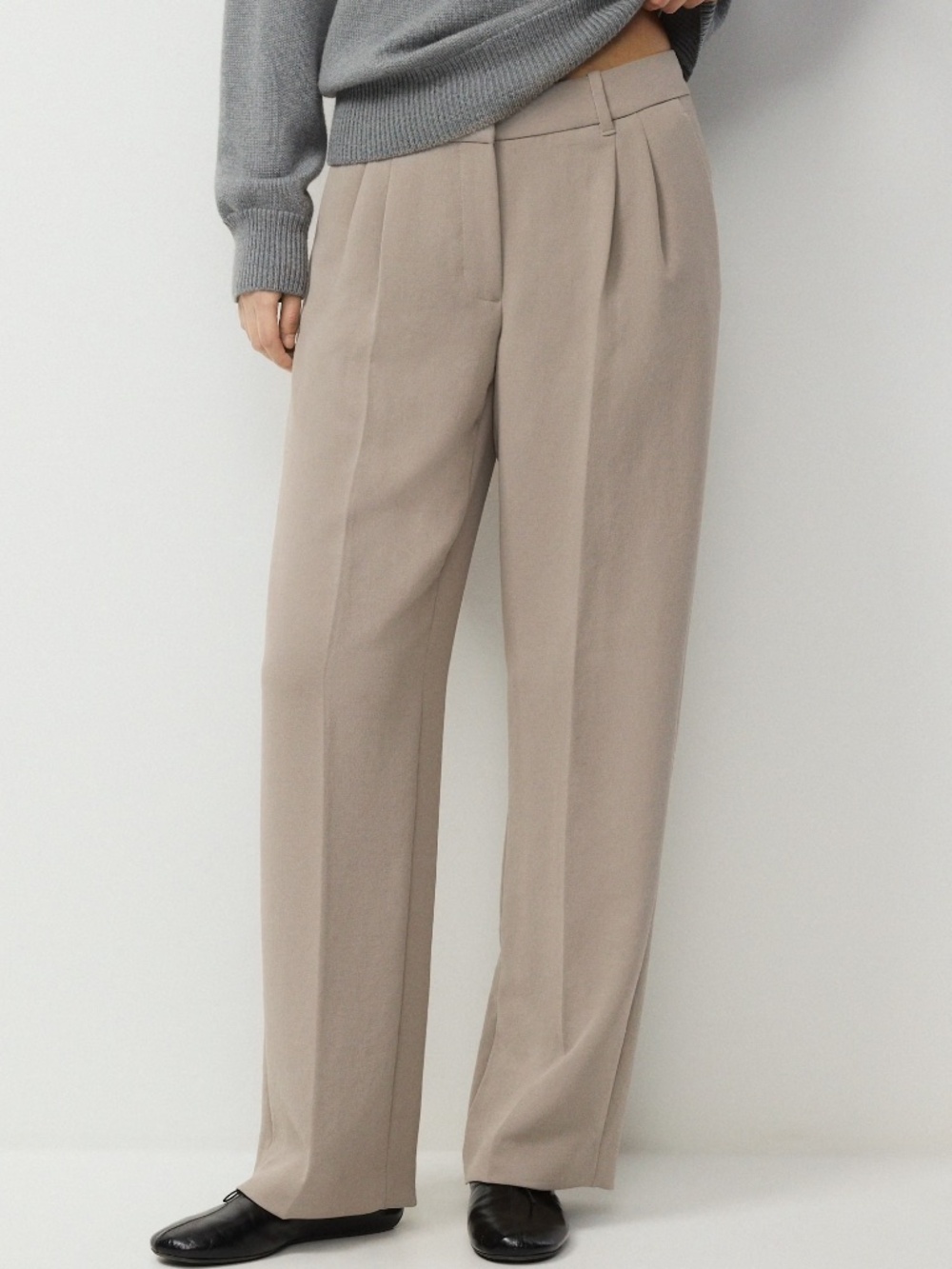 NWOT Size 2 Aritzia Effortless Pant Low Rise Crepette - Nomad Taupe